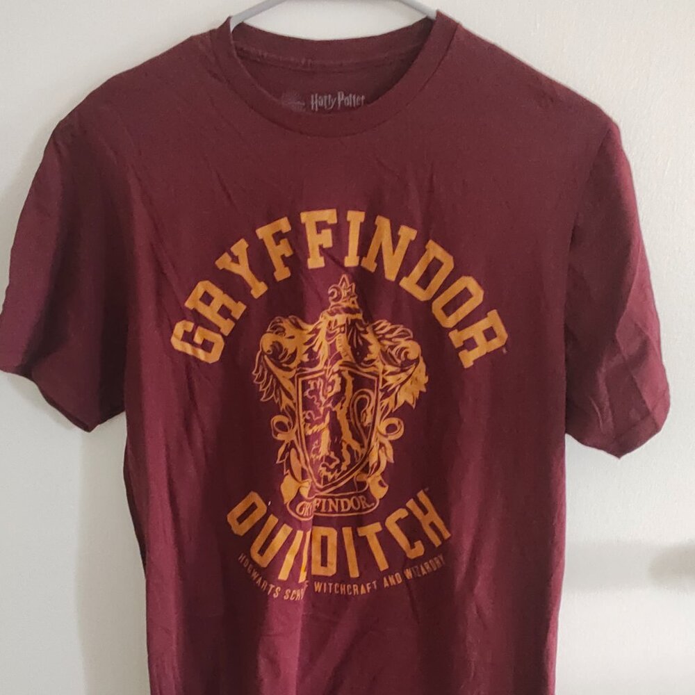 Harry Potter Gryffindor Quidditch T-Shirt – Maroon Medium – Wizarding World Offi